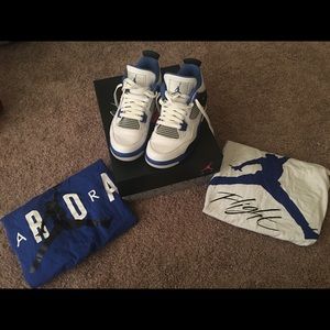 Jordan shoes with 2 shirts